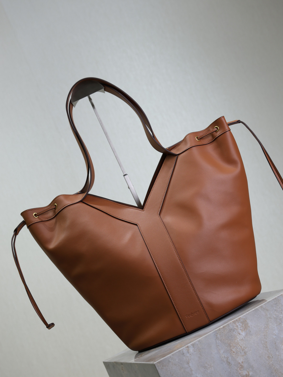 Y51 Y Large Hobo (Leather) 35 x 25 x 15 cm