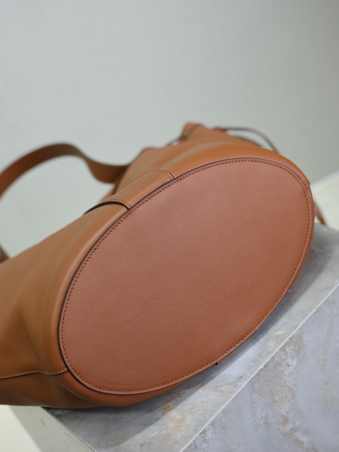 Y51 Y Large Hobo (Leather) 35 x 25 x 15 cm