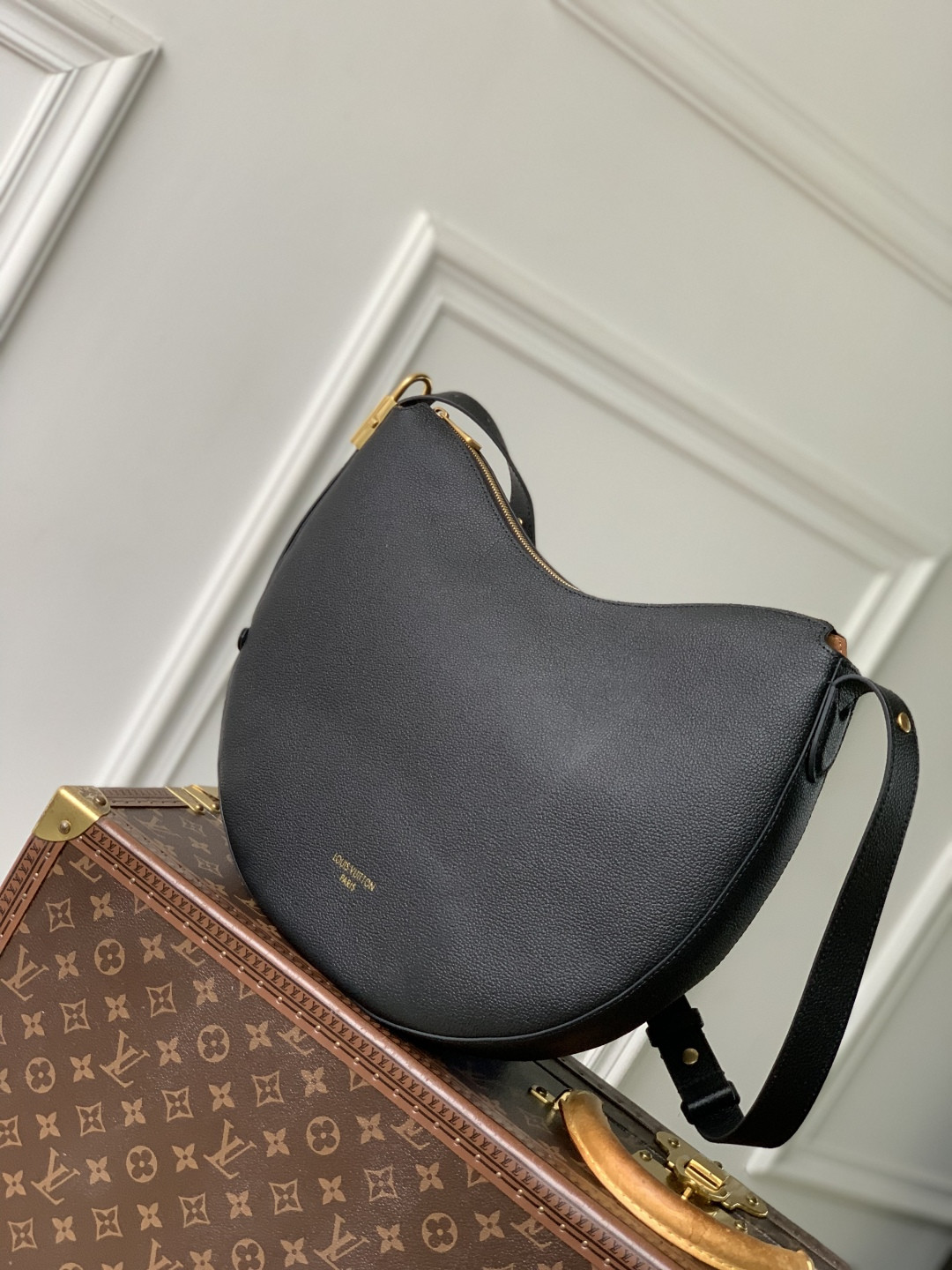 LV Low Key Cookie MM M14417 32x26x5cm