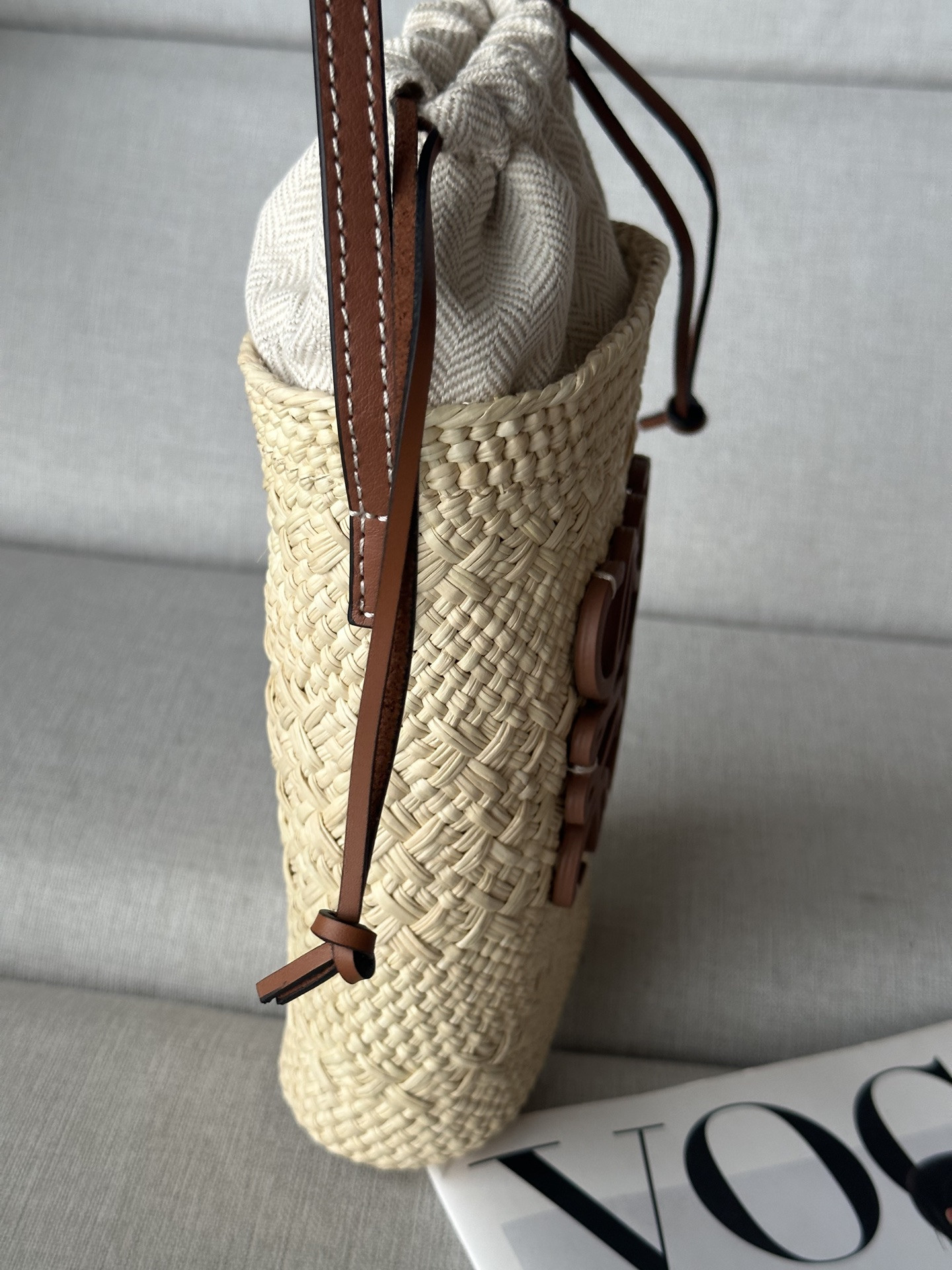 L0ew* Square pocket in iraca palm and calfskin 22.5x14x6cm