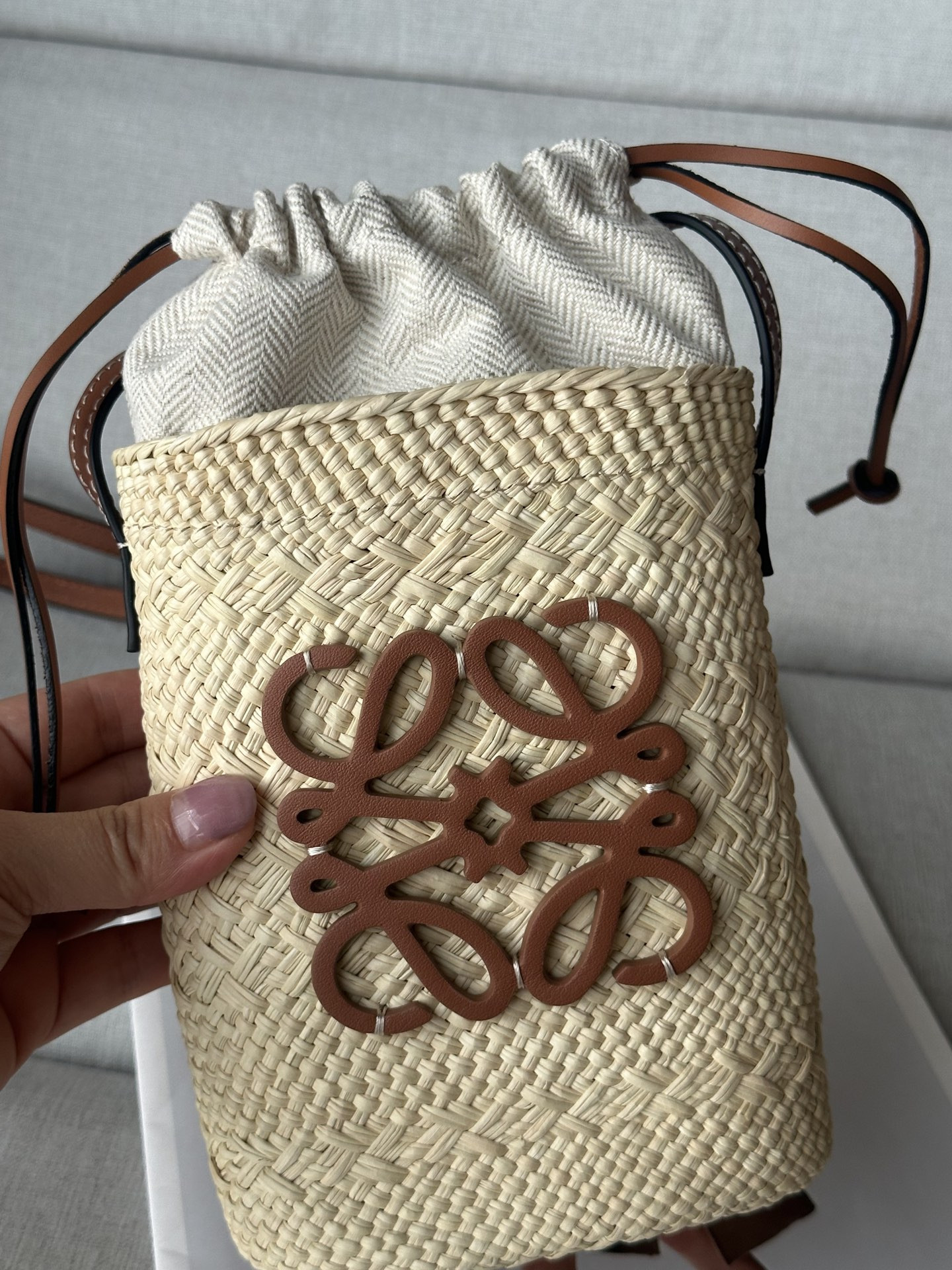 L0ew* Square pocket in iraca palm and calfskin 22.5x14x6cm