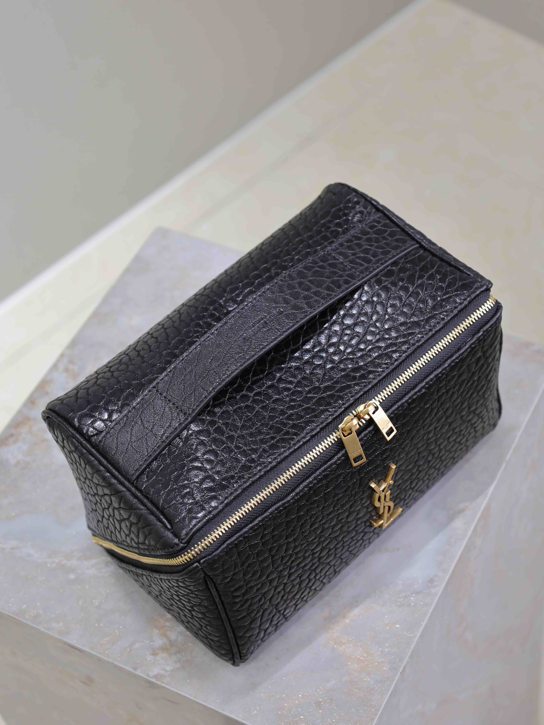Y51 GABY Vanity Case in Grained Leather 21x13x13cm