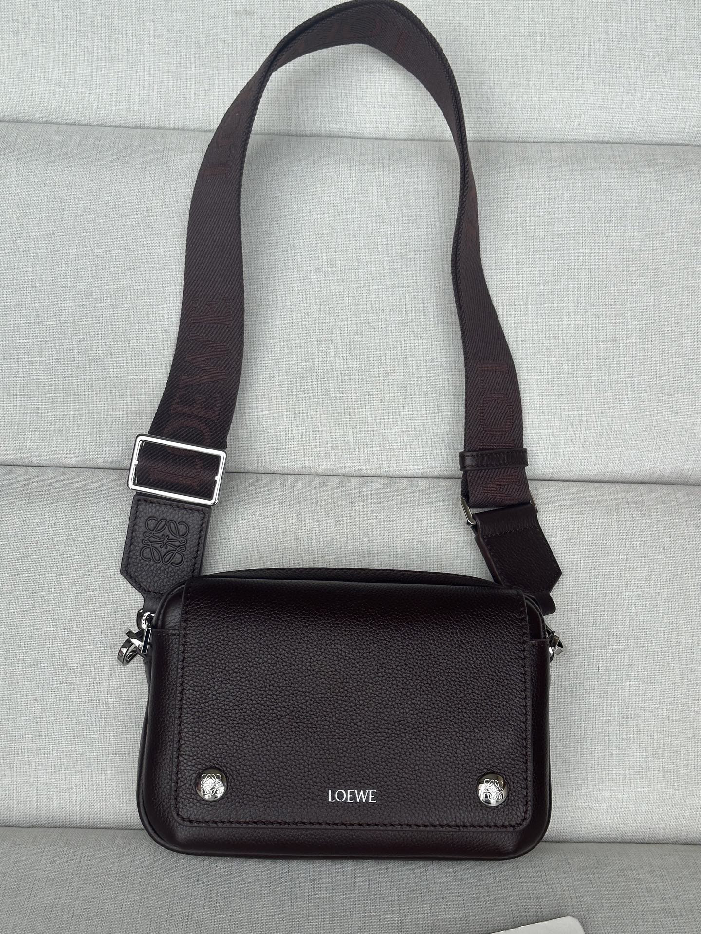 L0ew* Small Pebble messenger bag in S*pple grained calfskin 12.5x20x6cm