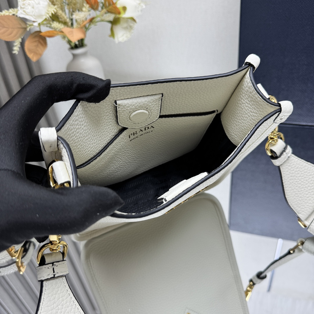 Pra*a Leather mini shoulder bag 20x19x6cm