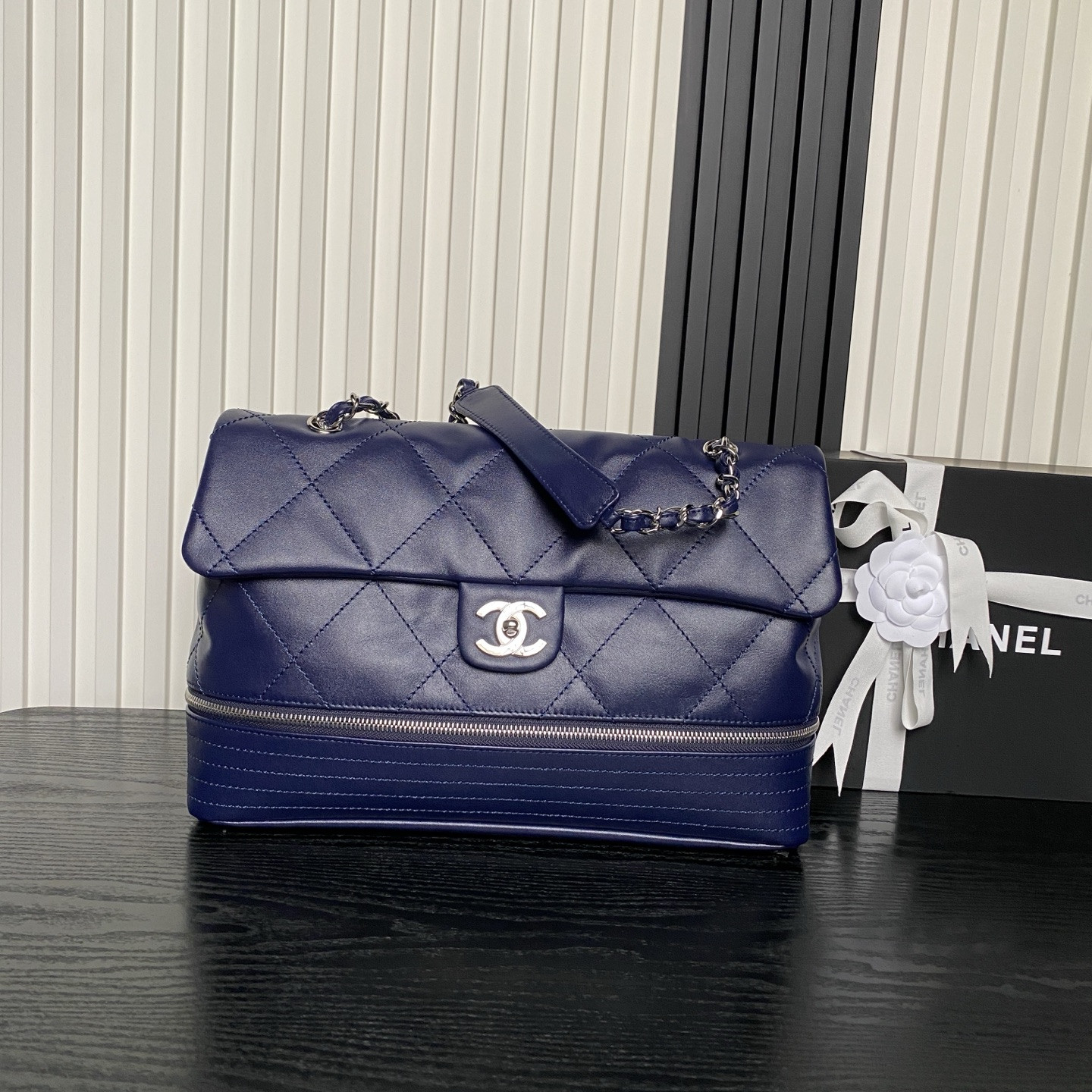 Ch**el Vintage Graffiti Tote Airport Bag 36x24x12cm