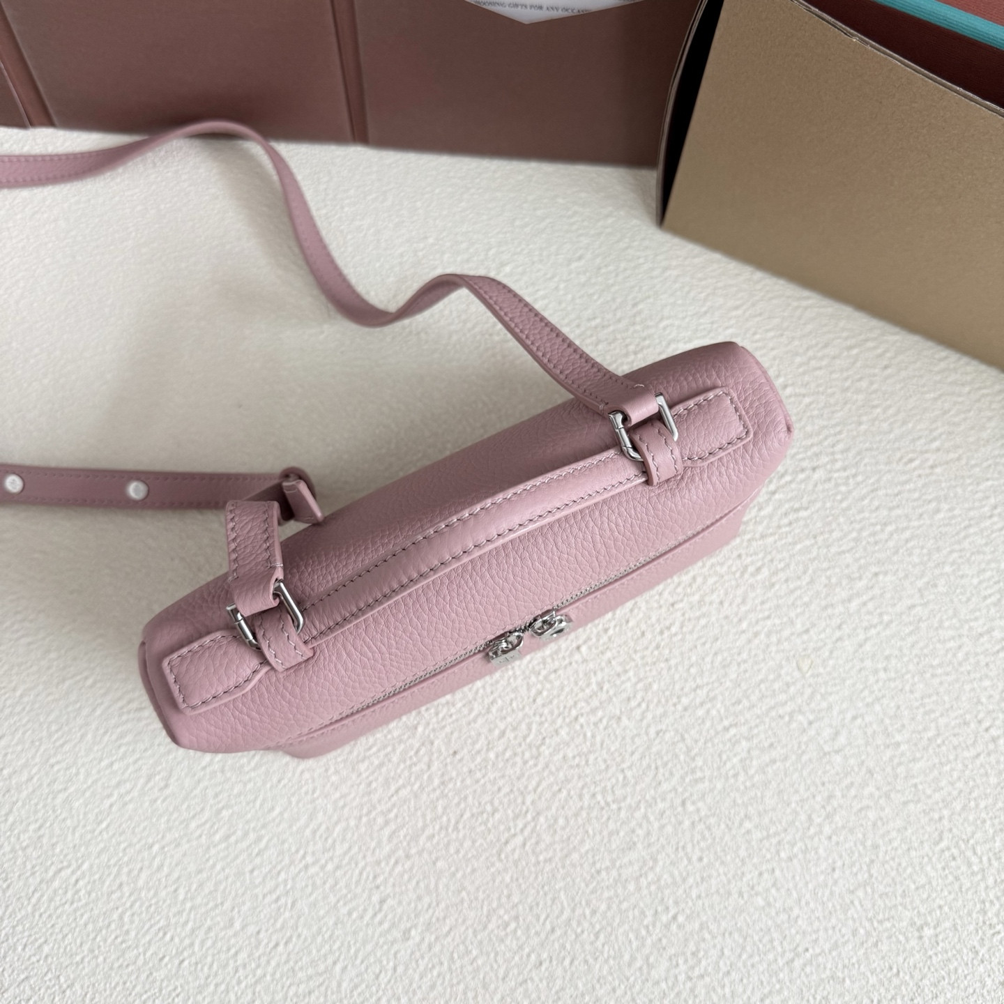 L0r0 P1ana Extra Pocket L19 Grained Calfskin 11 x 19 x 6.5 cm