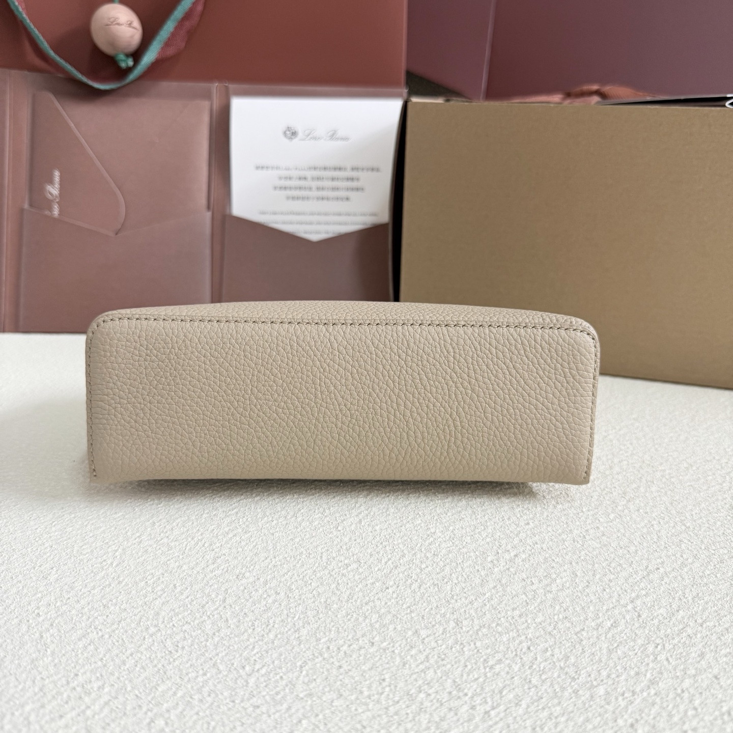 L0r0 P1ana Extra Pocket L19 Grained Calfskin 11 x 19 x 6.5 cm