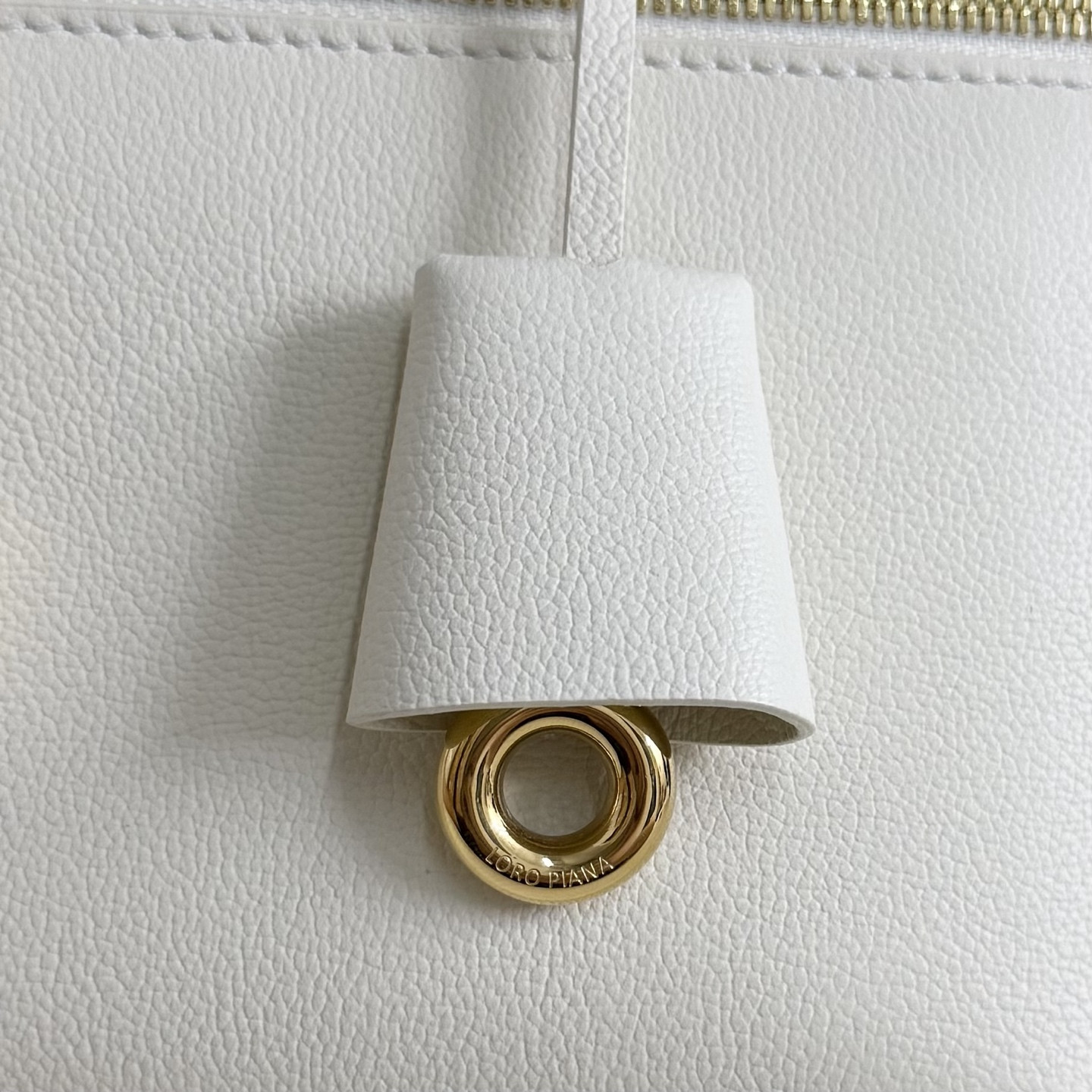 L0r0 P1ana Extra Pocket L27 Calfskin 16x27x10cm