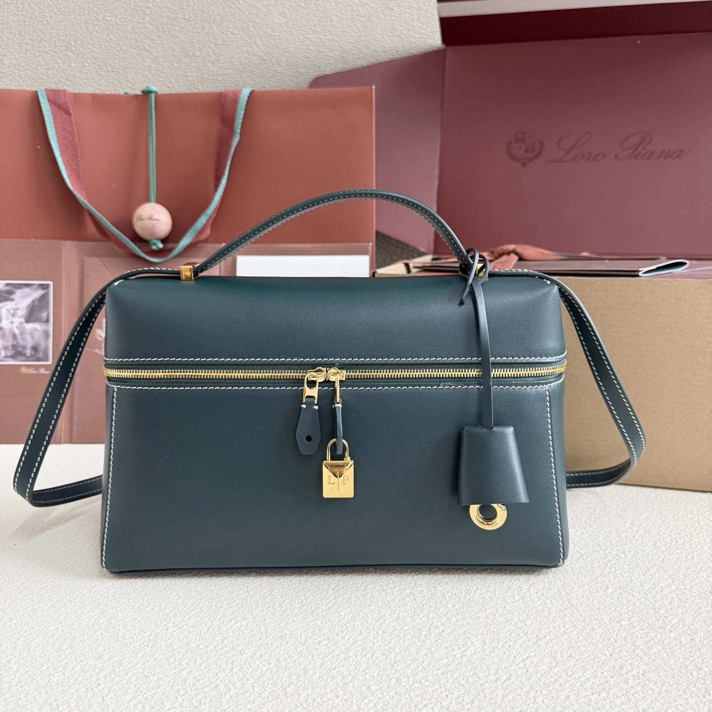 L0r0 P1ana Extra Pocket L27 Calfskin 16x27x10cm