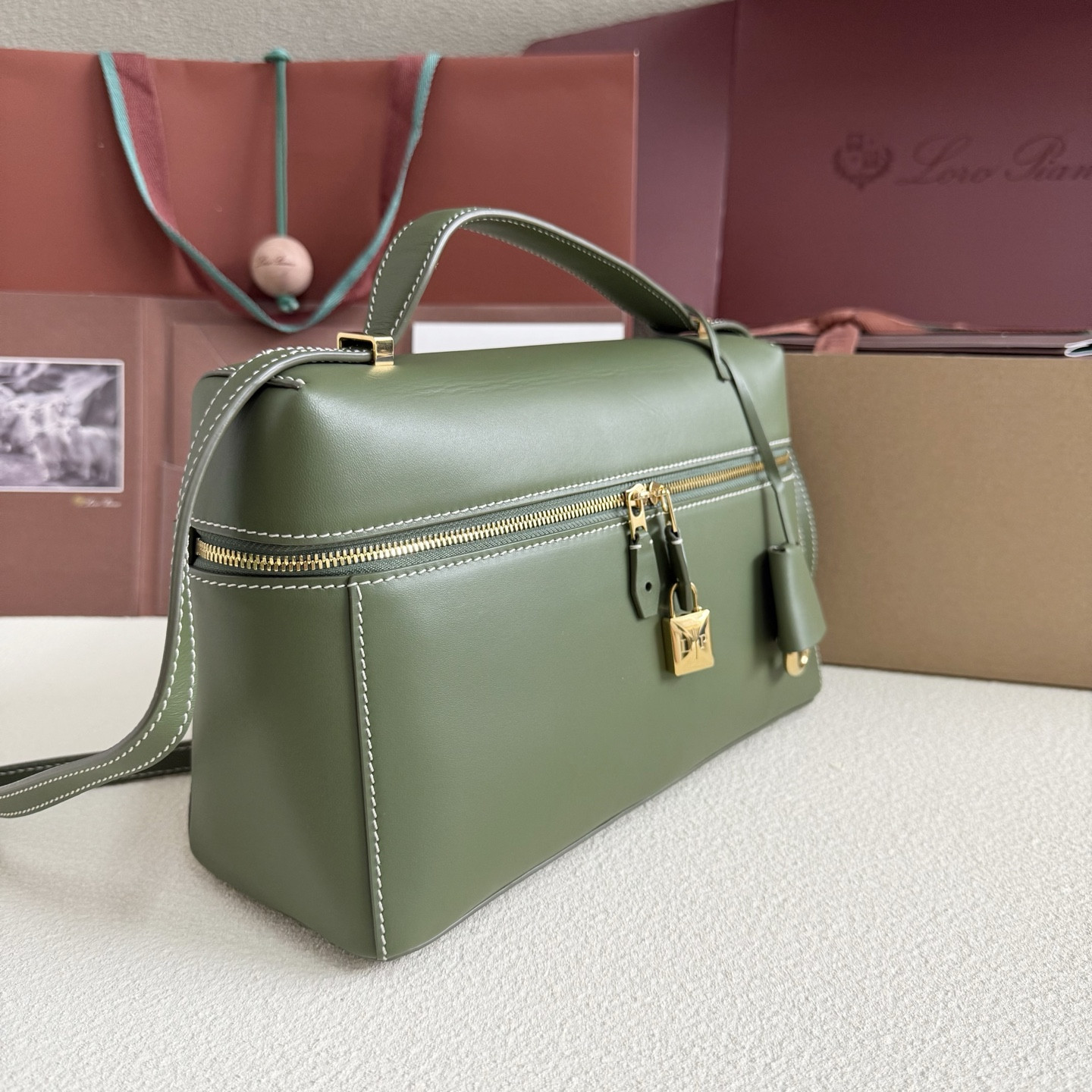 L0r0 P1ana Extra Pocket L27 Calfskin 16x27x10cm