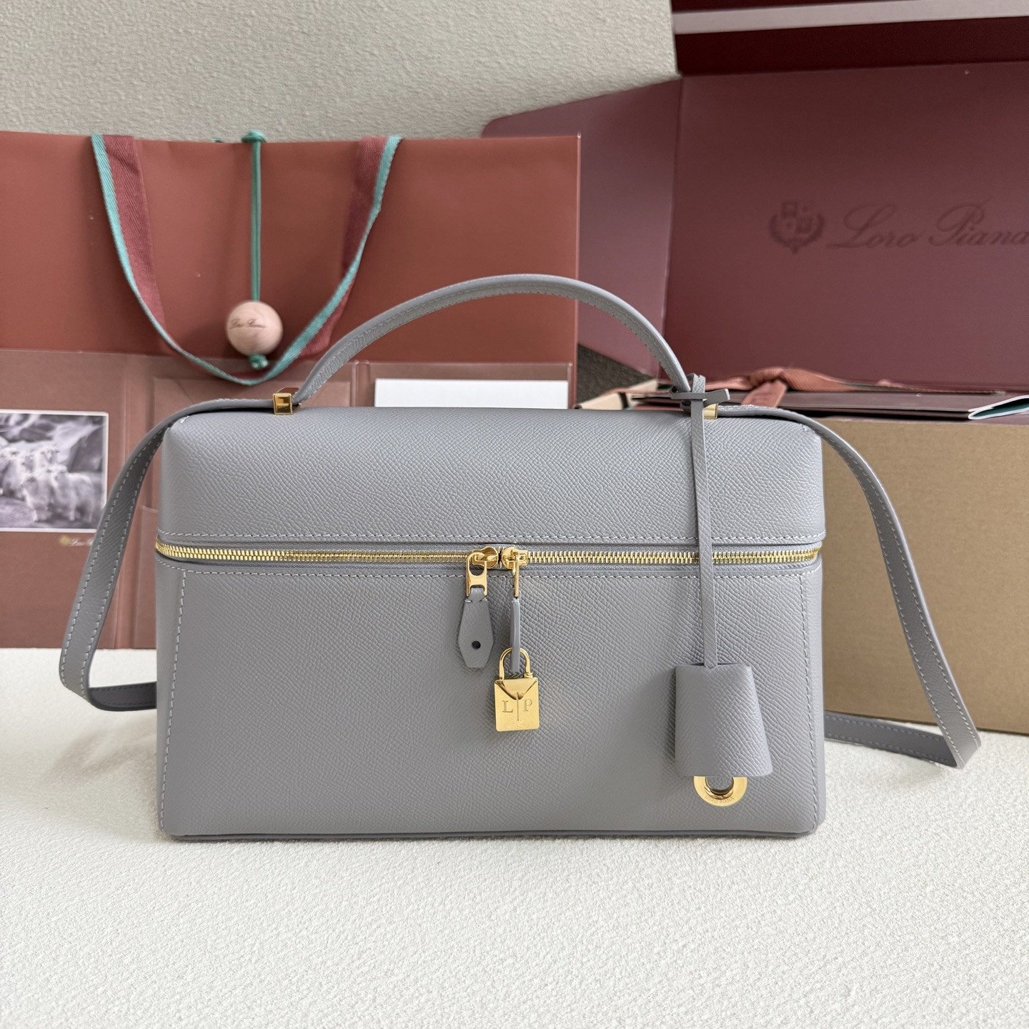 L0r0 P1ana Extra Pocket L27 Calfskin 16x27x10cm