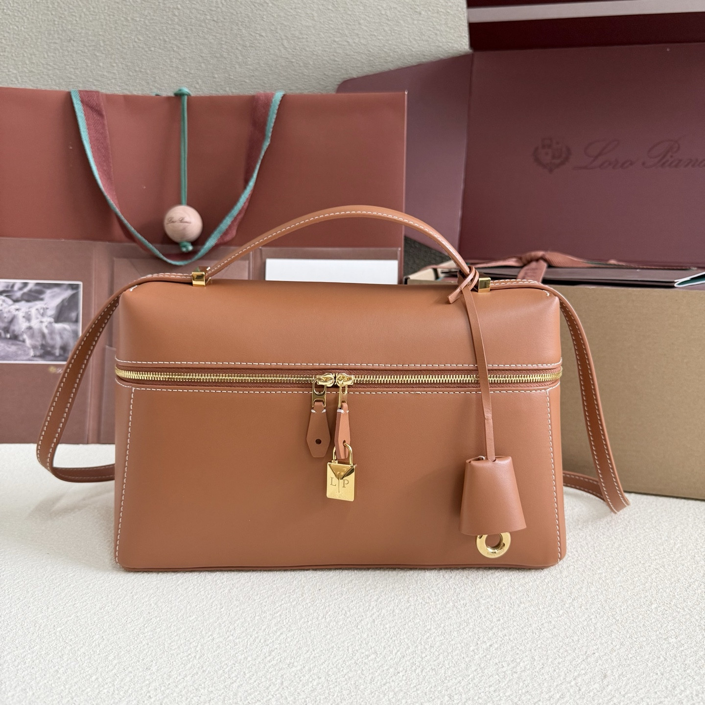 L0r0 P1ana Extra Pocket L27 Calfskin 16x27x10cm