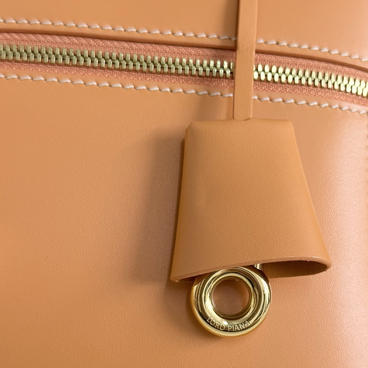L0r0 P1ana Extra Pocket L27 Calfskin 16x27x10cm