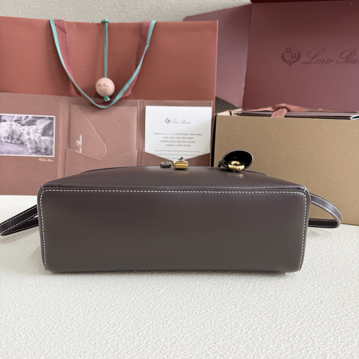 L0r0 P1ana Extra Pocket L27 Calfskin 16x27x10cm