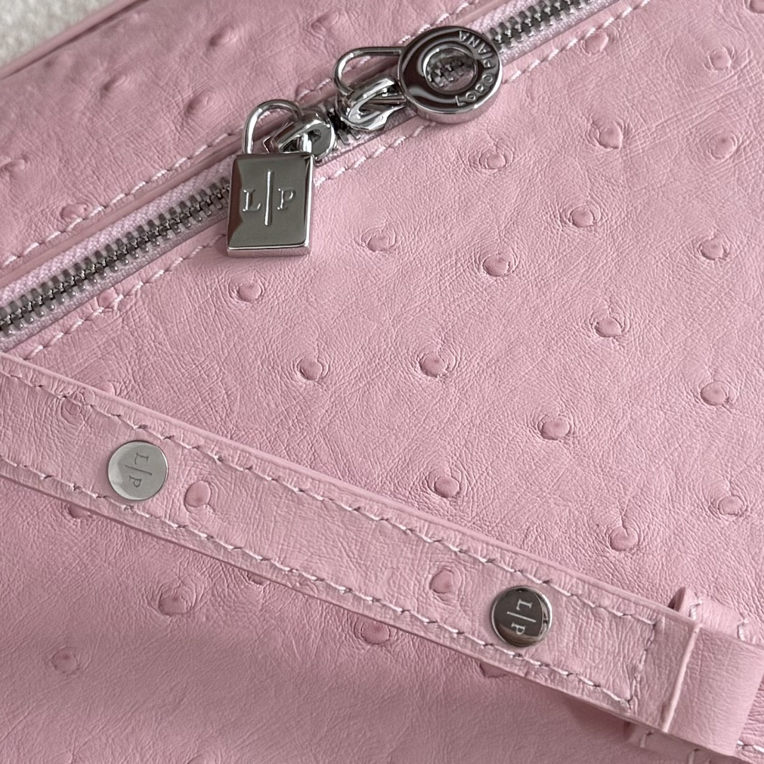 L0r0 P1ana Extra Pocket L27 Ostrich-grained Leather 16x27x10cm