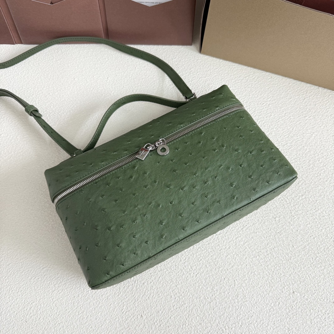 L0r0 P1ana Extra Pocket L27 Ostrich-grained Leather 16x27x10cm
