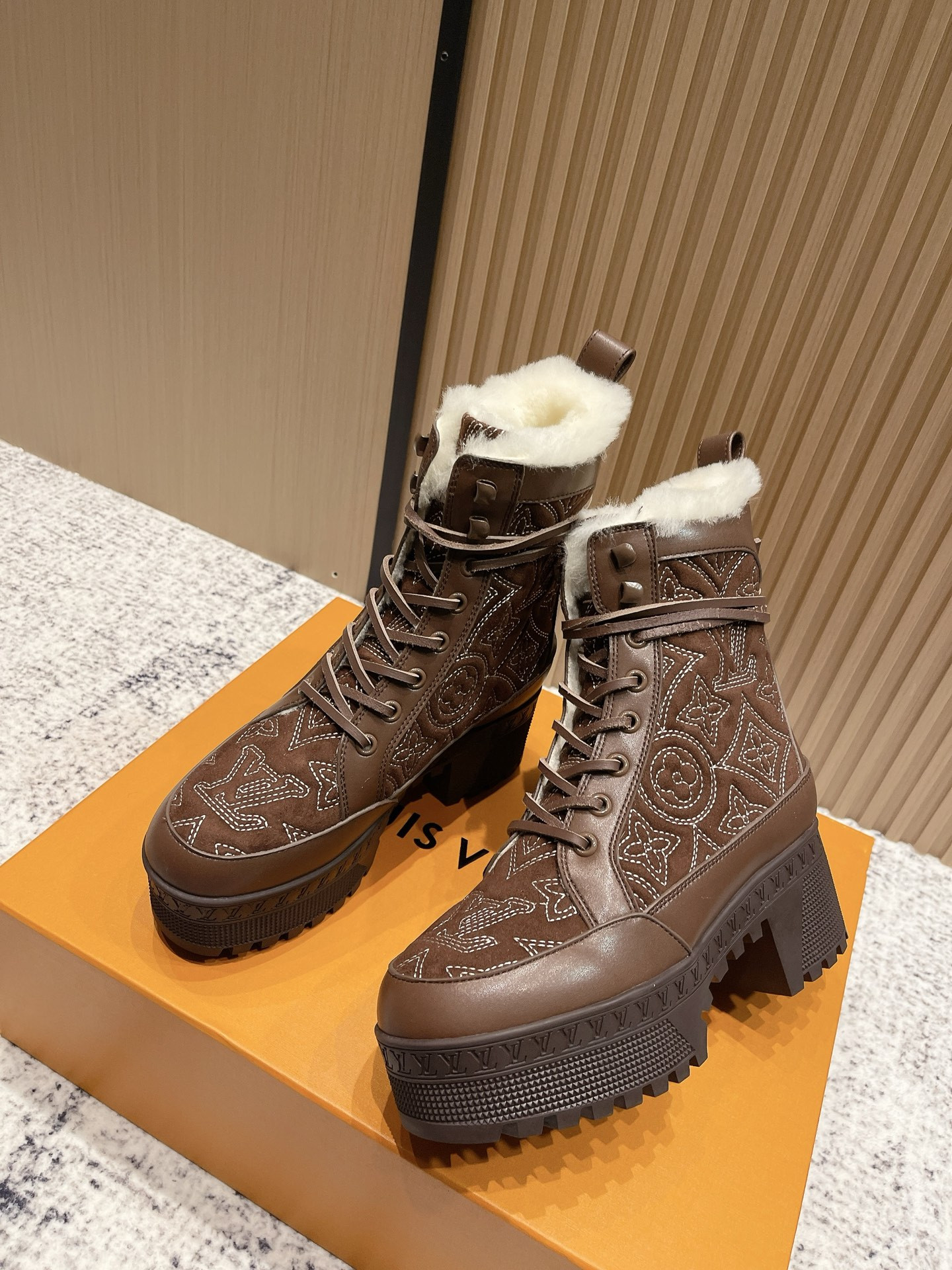 UA LV Laureate Platform Desert Boot