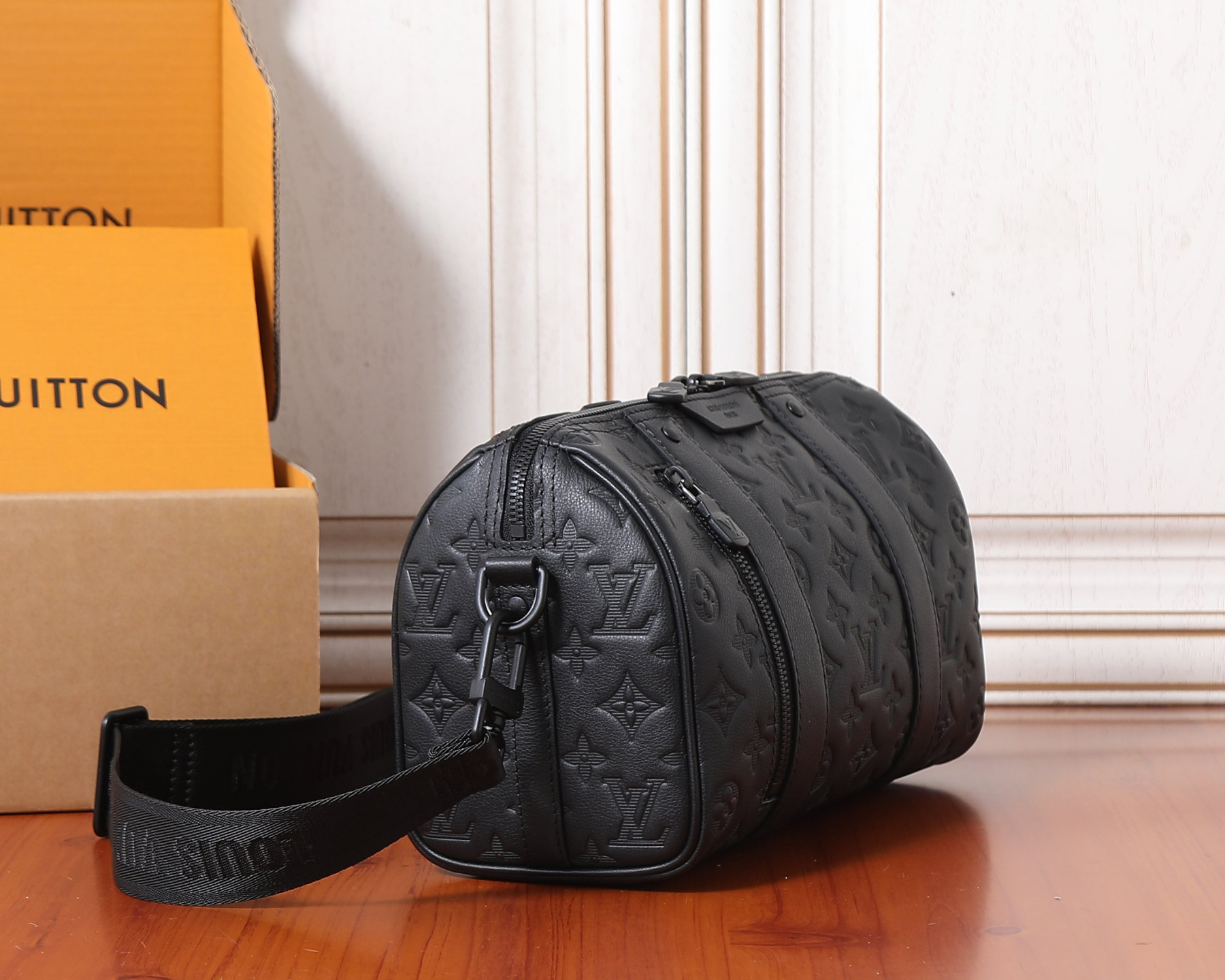 LV City Keepall M26750 27.5x16.5x15cm