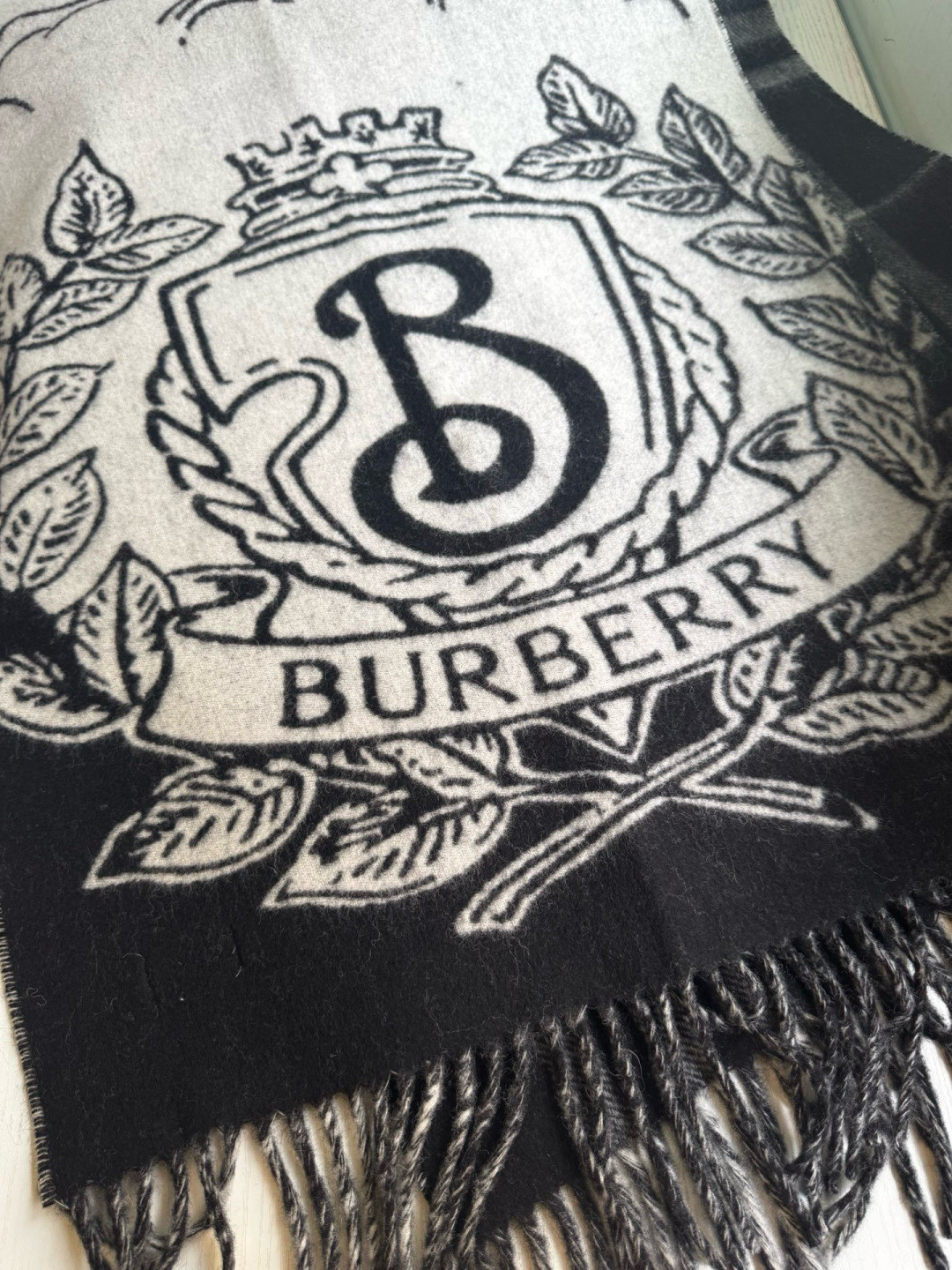 Bv*b*rry Wide Reversible Stormy Knight scarf 50x210cm