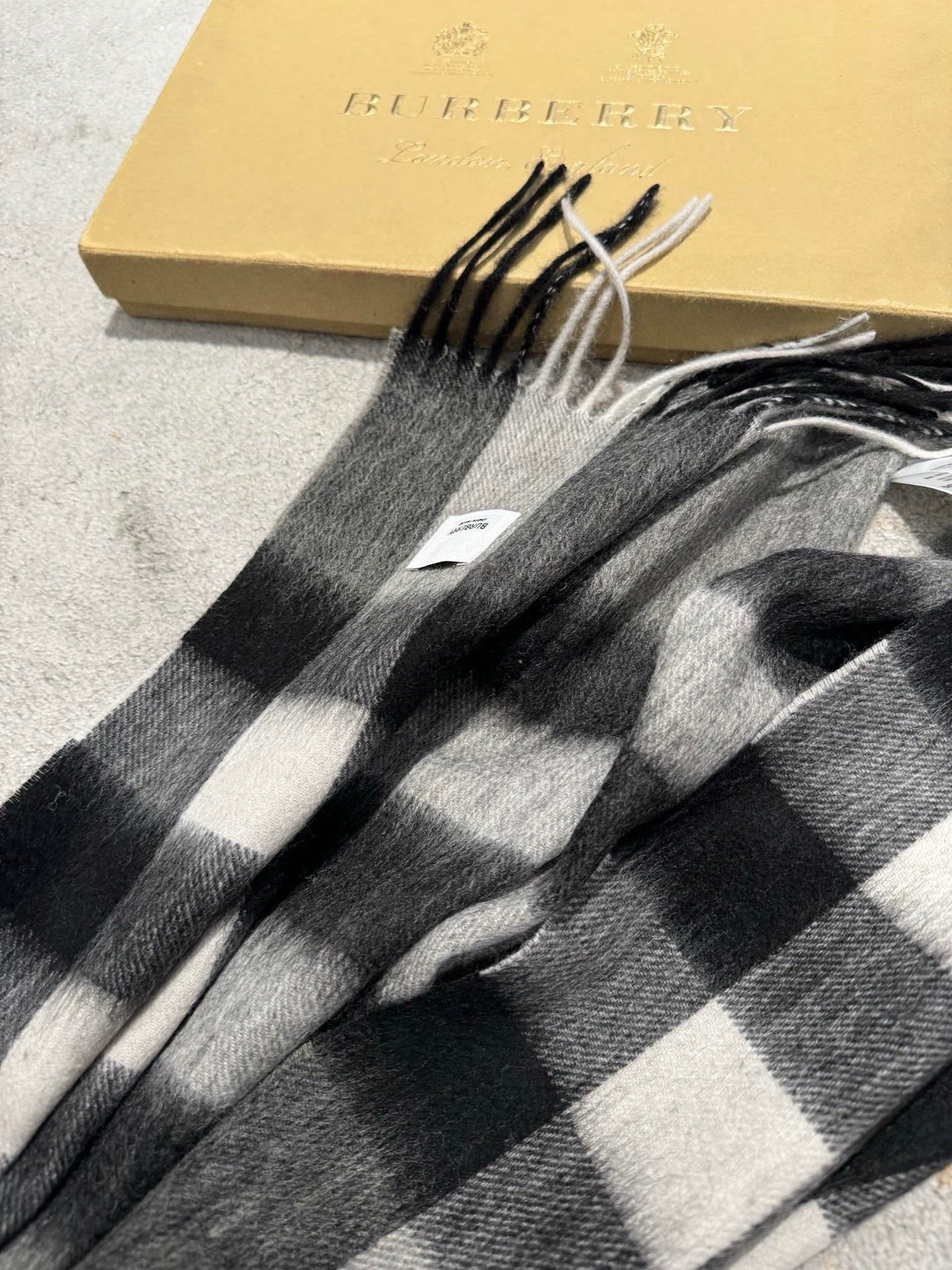 Bv*b*rry scarf 35x180cm