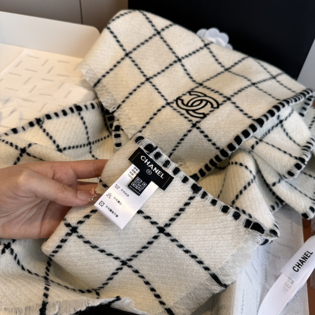 Ch**el scarf 38x185cm 100% cashmere
