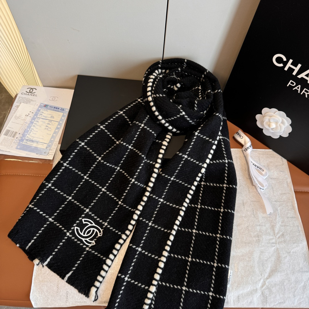 Ch**el scarf 38x185cm 100% cashmere