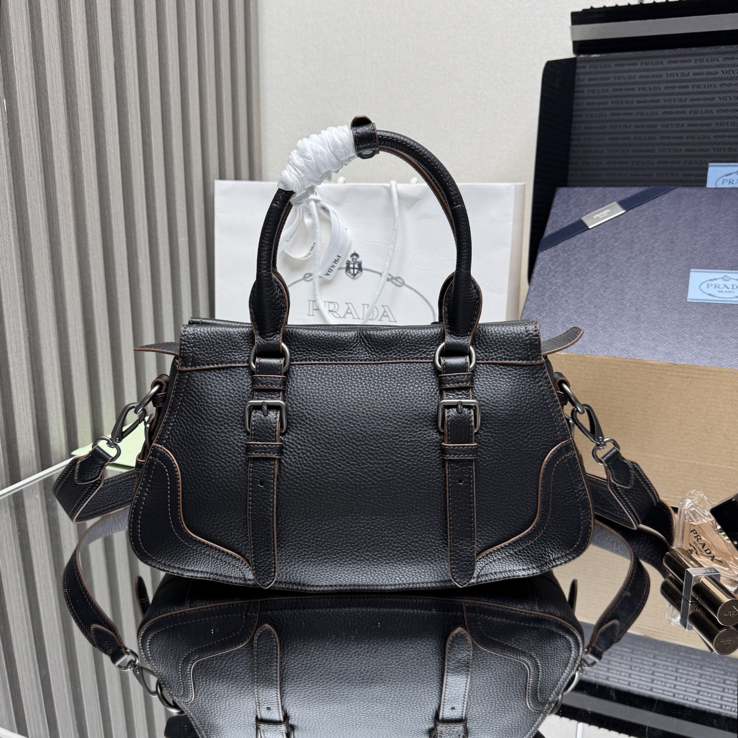 Pra*a Large Leather Tote Bag 22x35x11cm