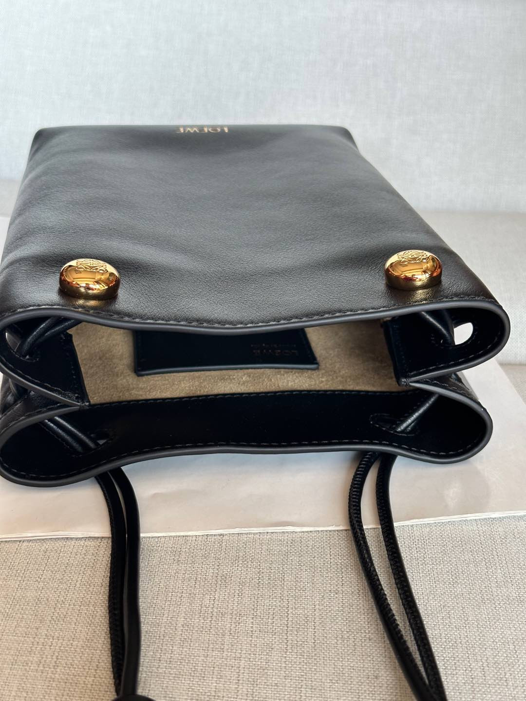 L0ew* Pebble Pouch in Smooth Calfskin 21.5x17x7cm