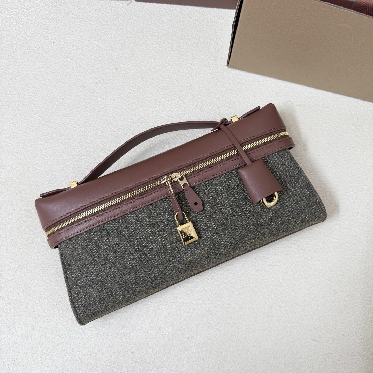 L0r0 P1ana Extra Clutch L29 29x14x3cm