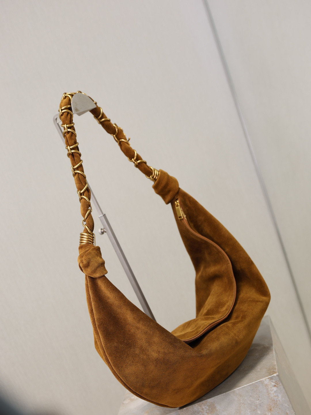 Y51 AMALIA Hobo in Suede 23-62x28x4cm