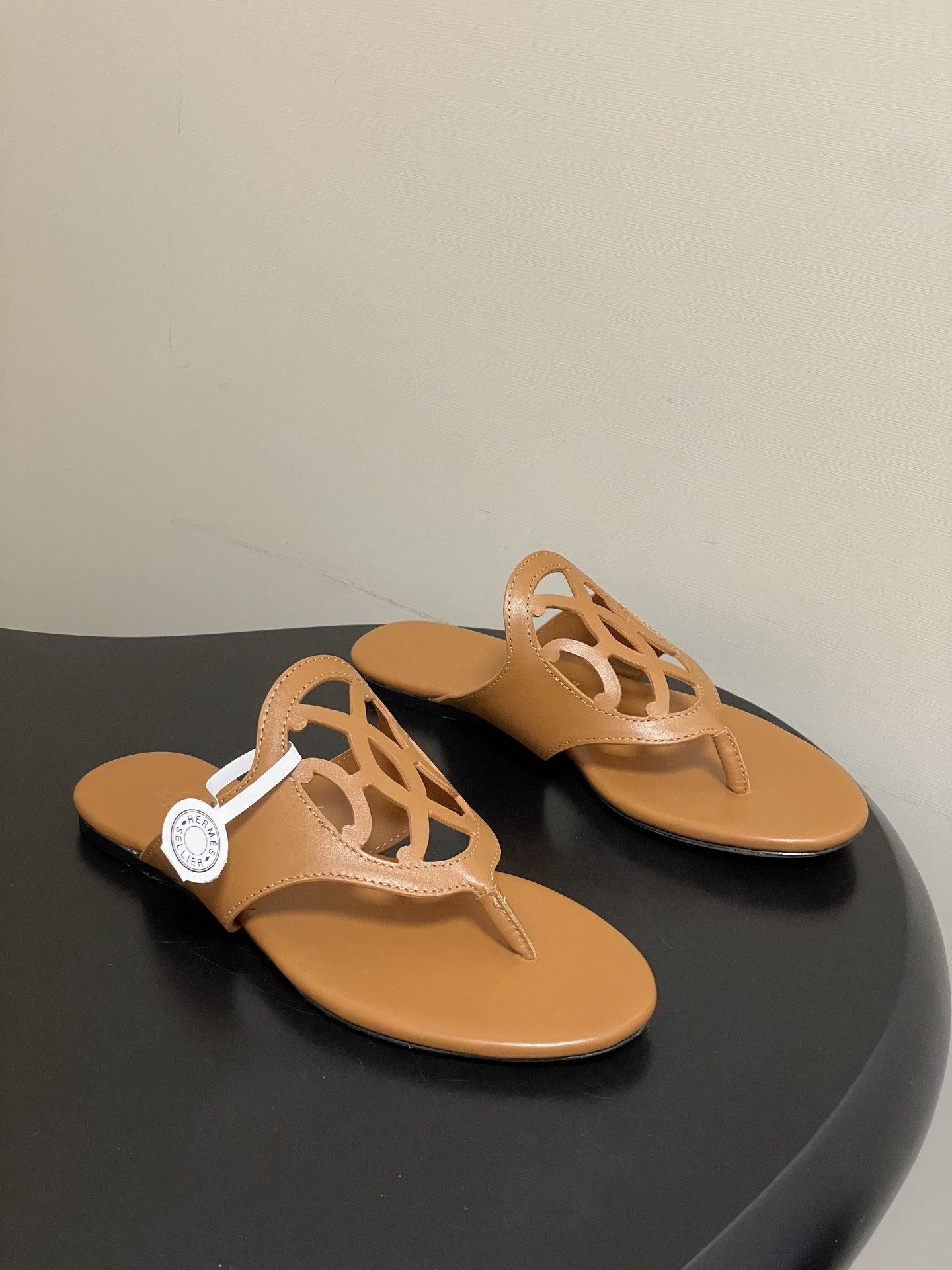ua H**me5 mage sandal