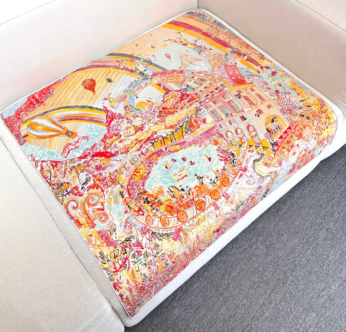 H**me5 silk scarf 88.5x88.5cm