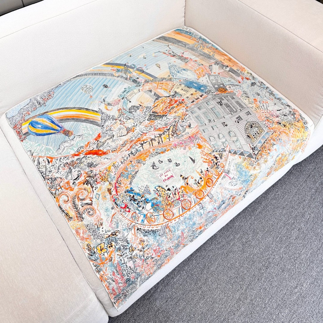 H**me5 silk scarf 88.5x88.5cm