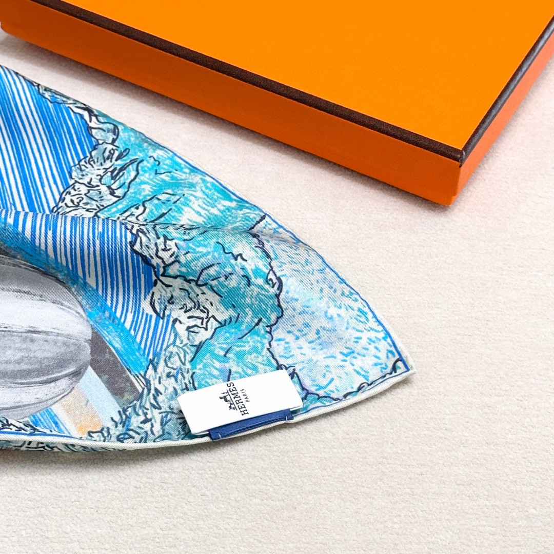 H**me5 silk scarf 88.5x88.5cm