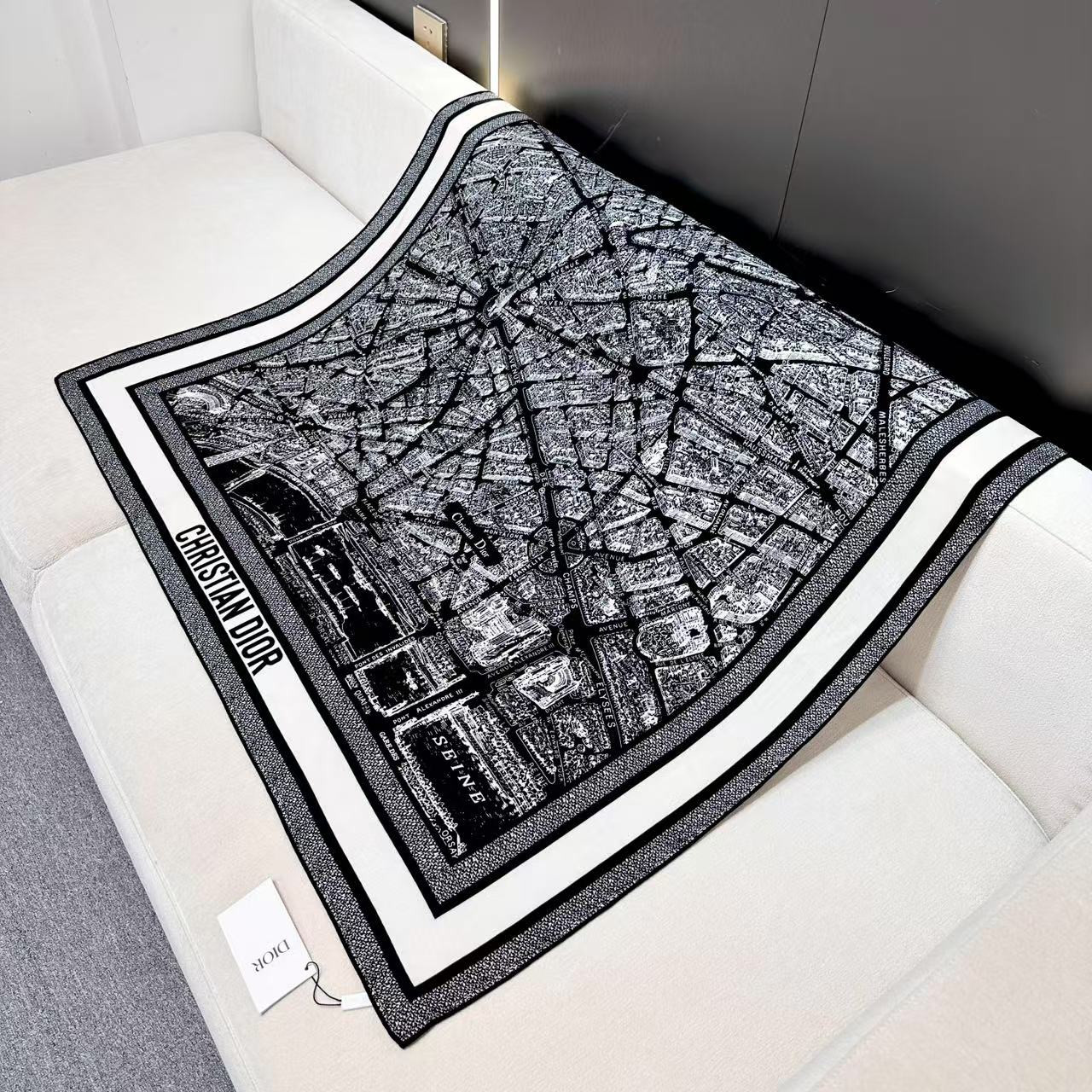 D10r silk scarf 110x110cm