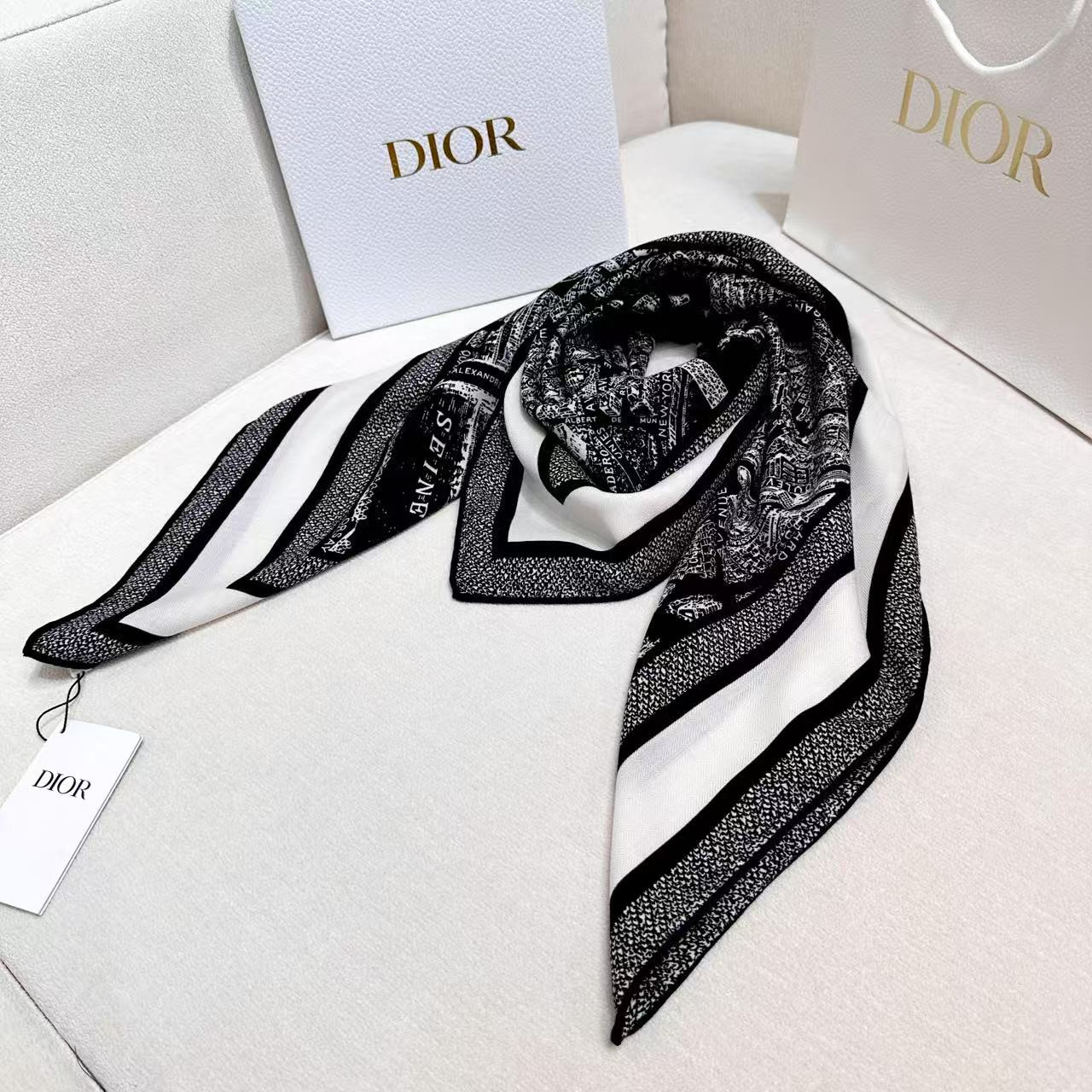 D10r silk scarf 110x110cm
