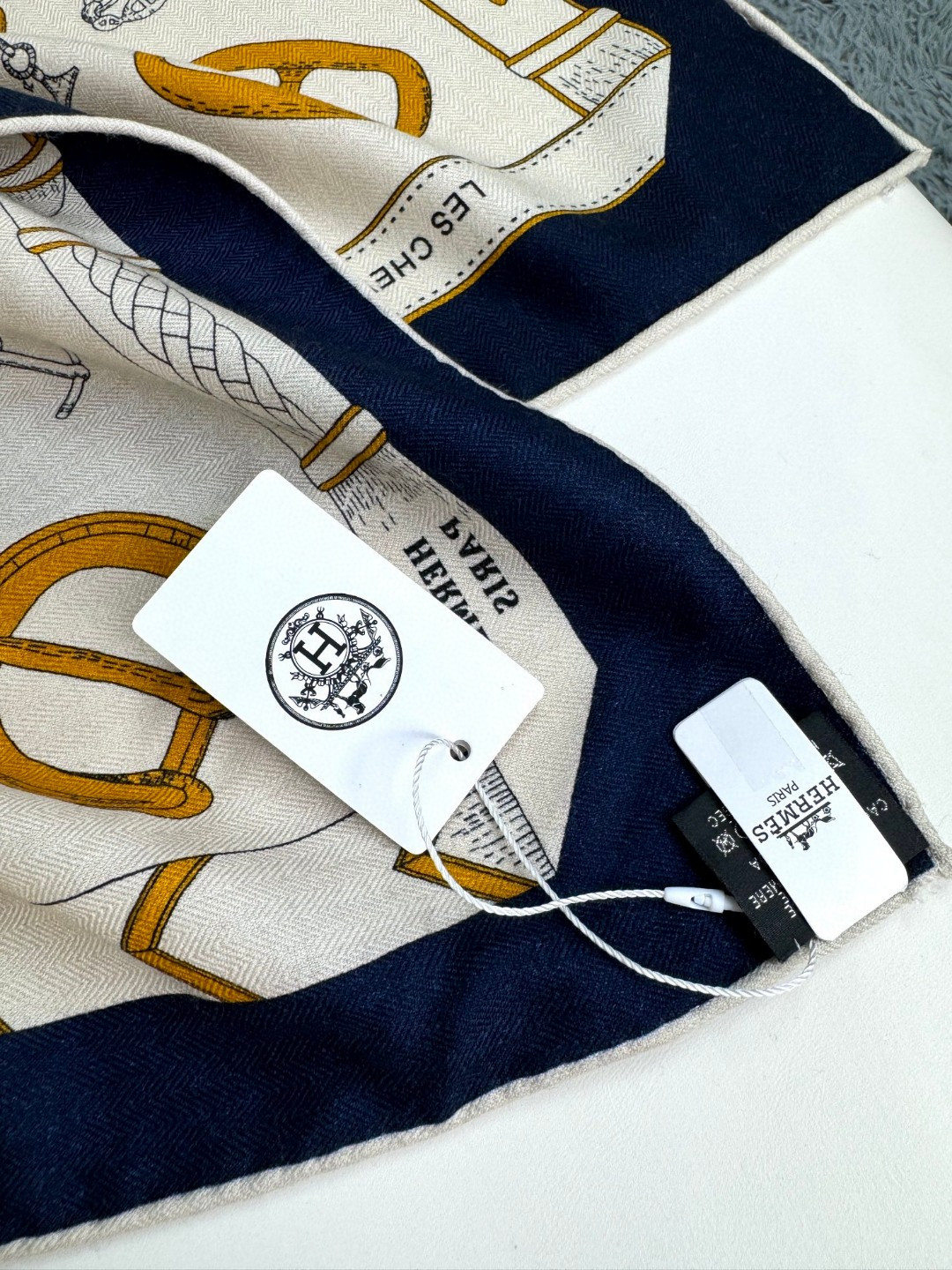 H**me5 scarf 135x135cm 70% cashmere 30% silk