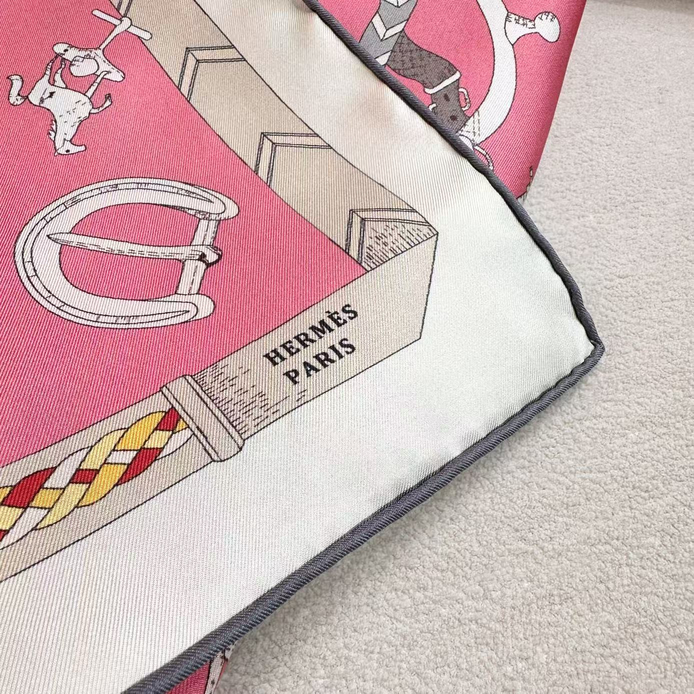 H**me5 scarf 88.5x88.5cm