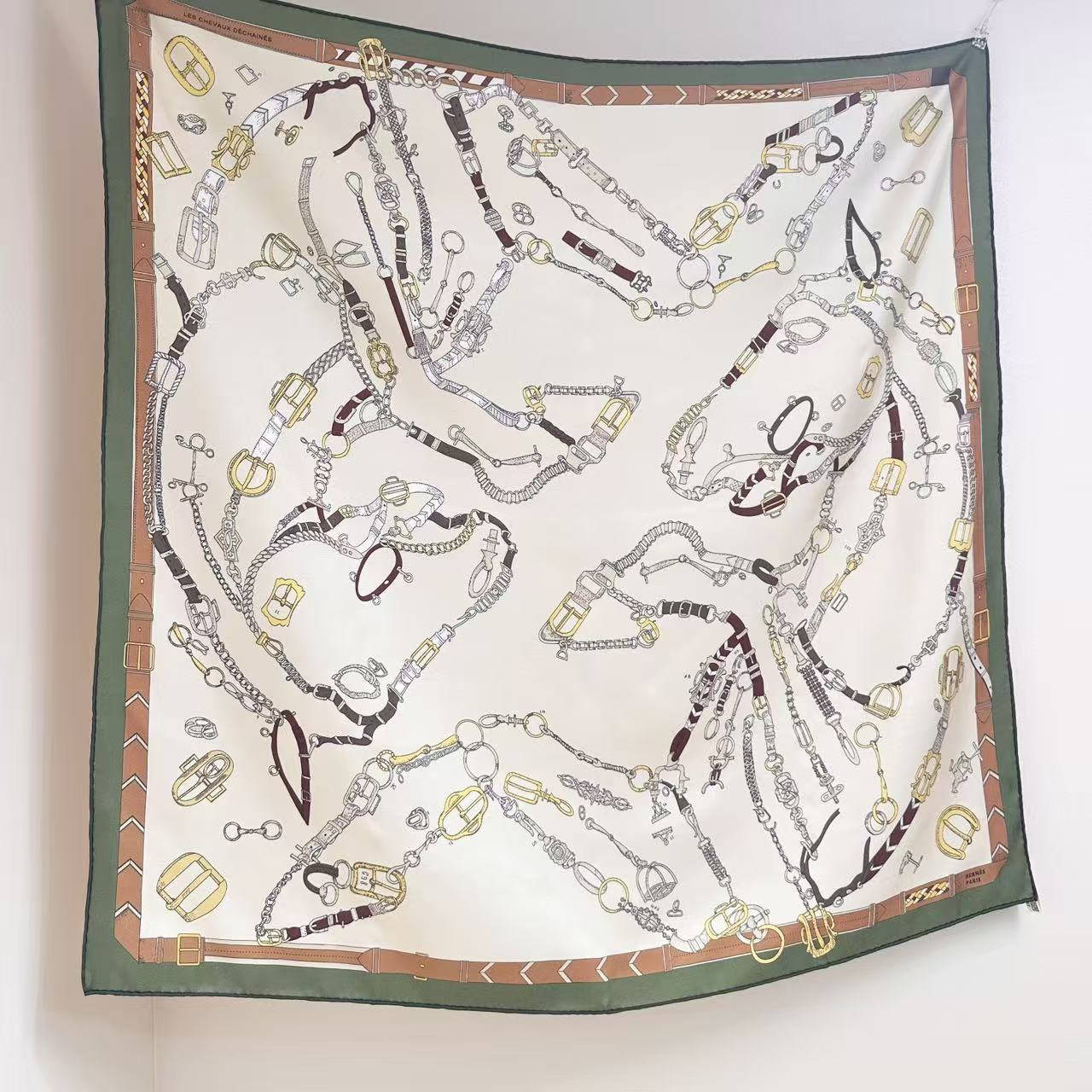 H**me5 scarf 88.5x88.5cm