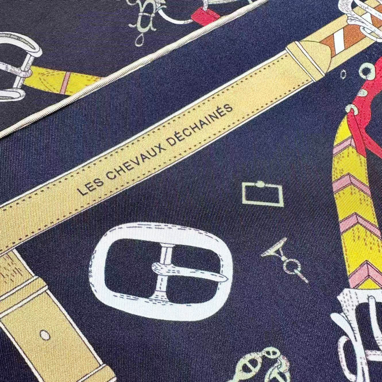 H**me5 scarf 88.5x88.5cm