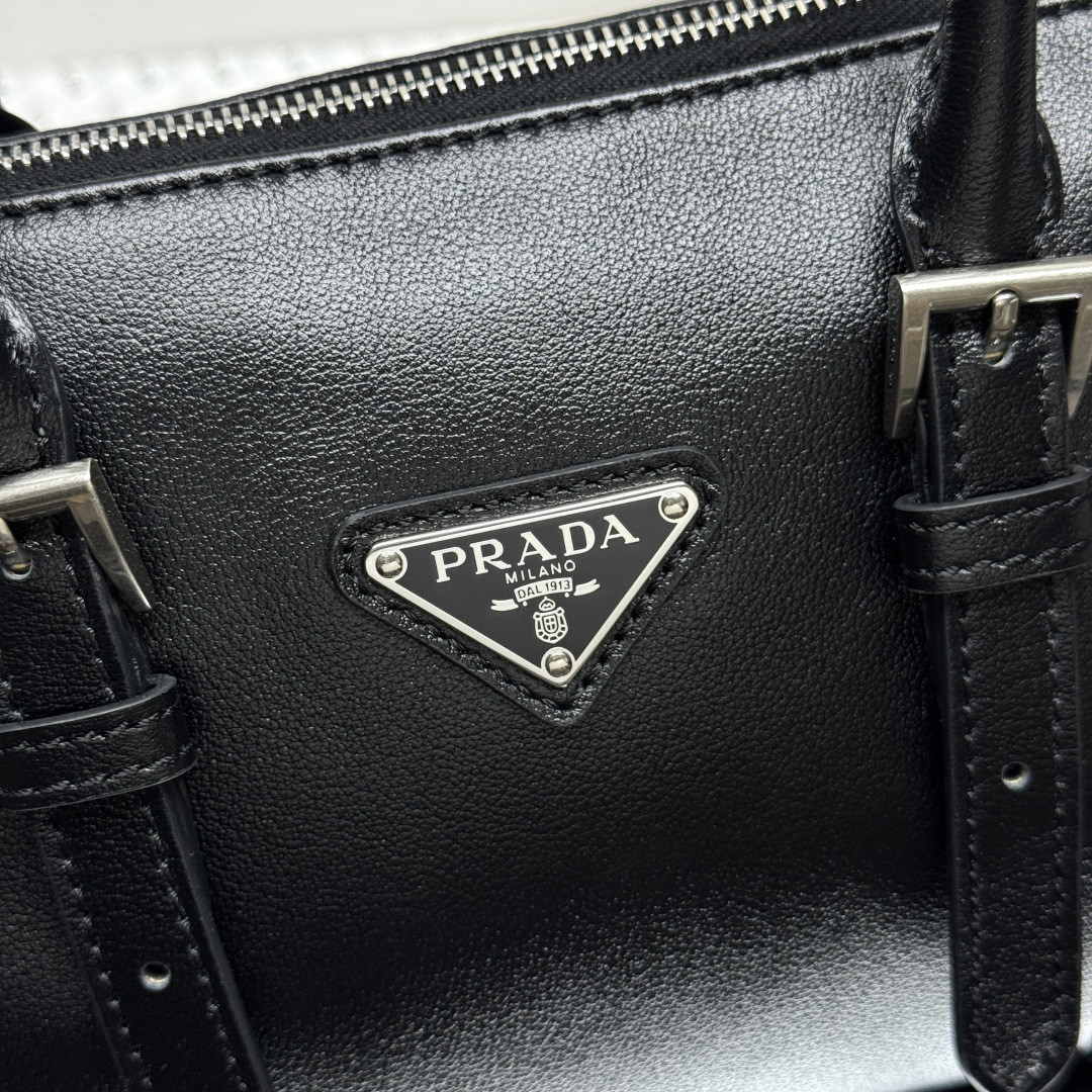 Pra*a Karin Small Leather Bag 14x24x9cm