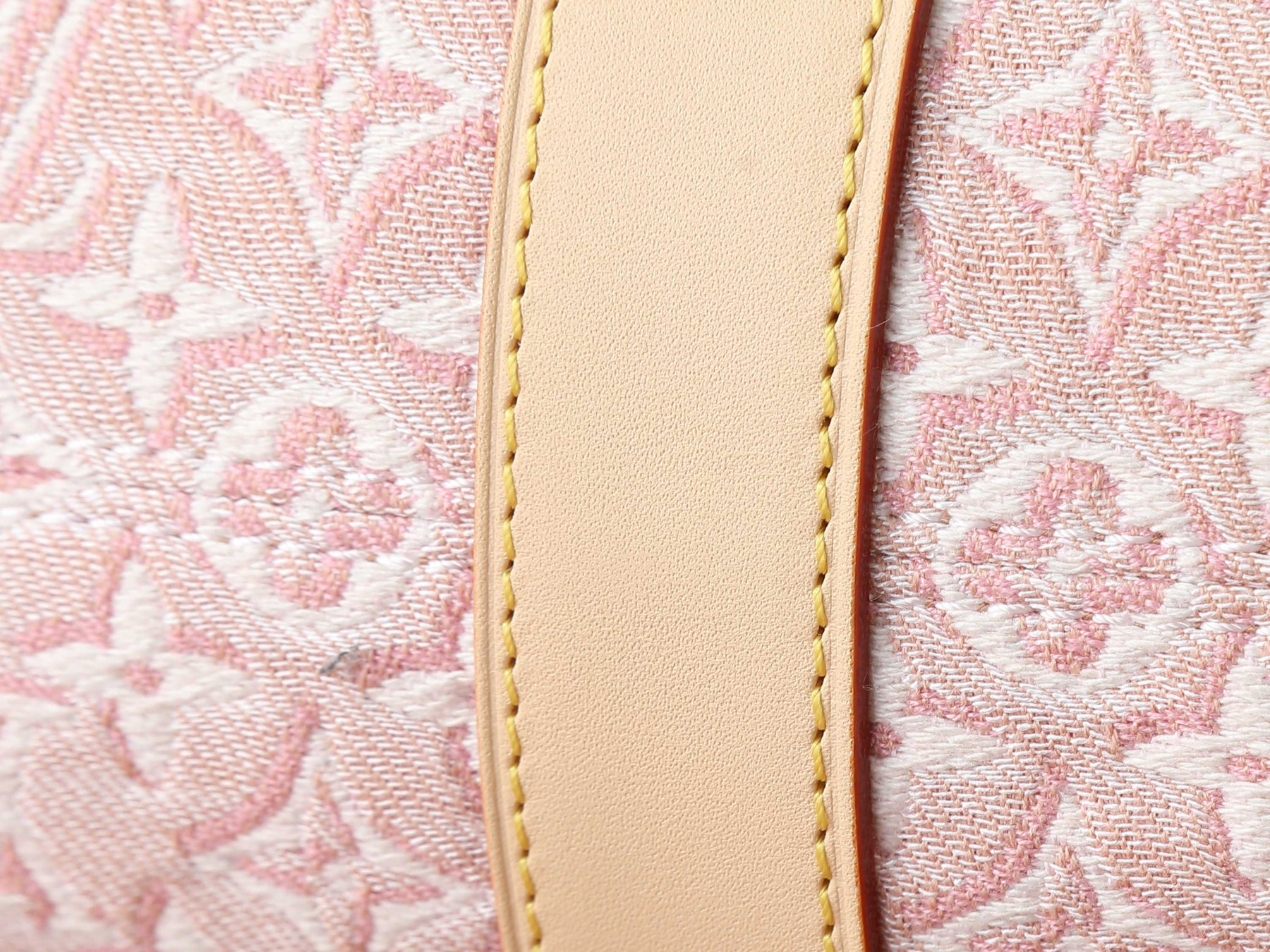 LV Pochette Mia M2A382 22x14.5x8cm
