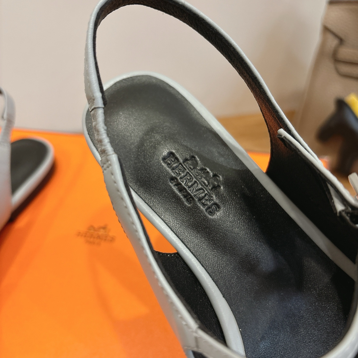 UA H**me5 Mila slingback
