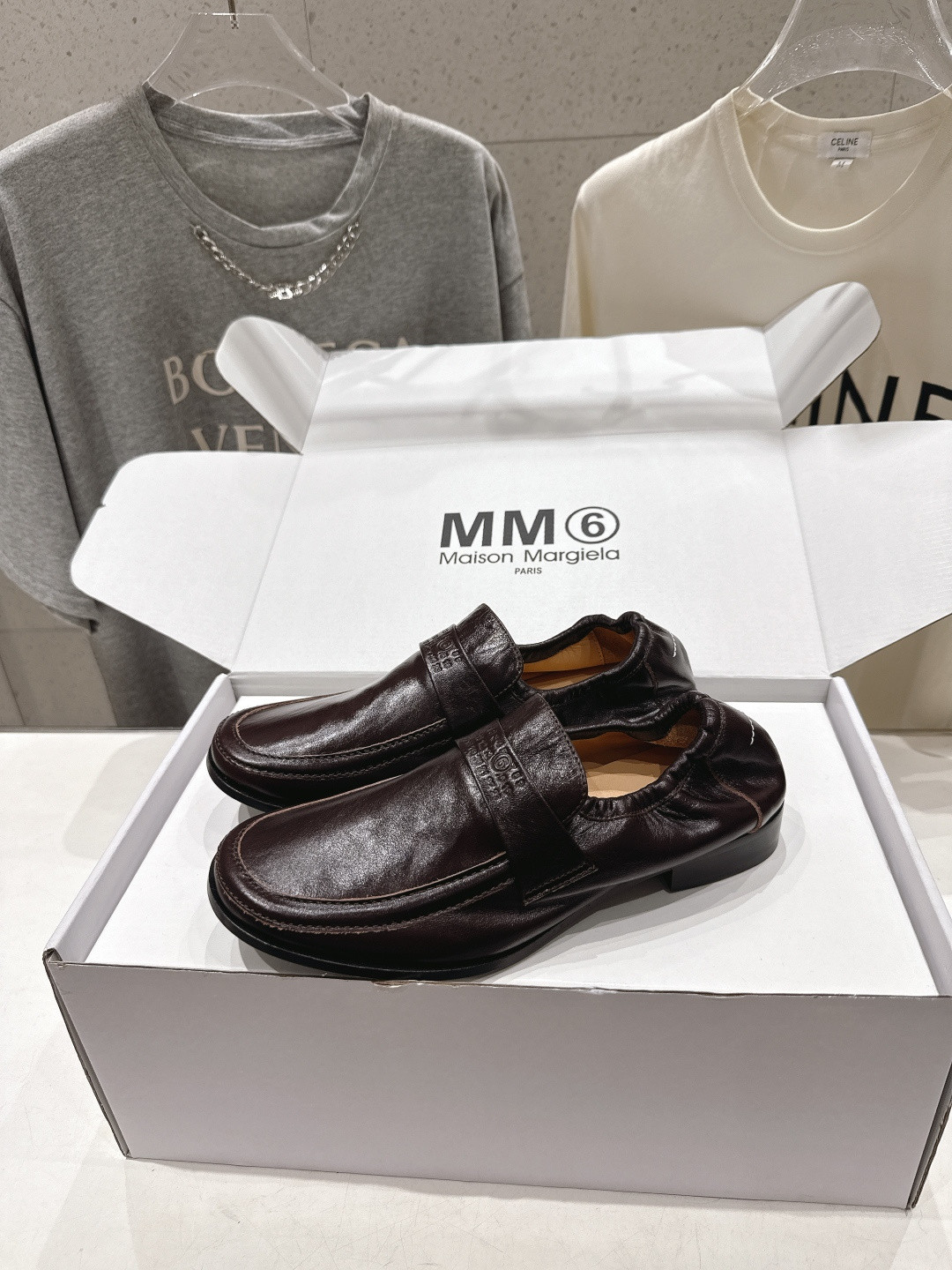 UA Ma1s0n Marg*e1a Swing-toe Leather Loafers