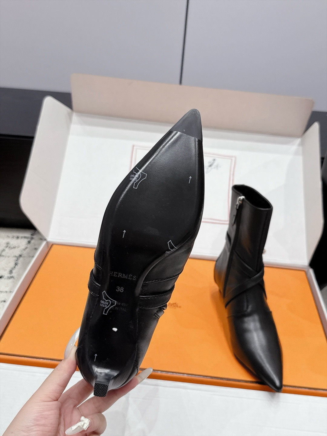 UA H**me5 Nice 40 Ankle Boot