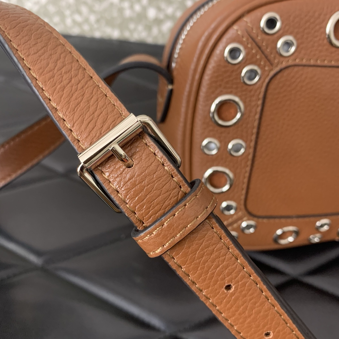 Va1e*ntin0 Garavani Nellcôte Crossbody Bag 23x16x6cm
