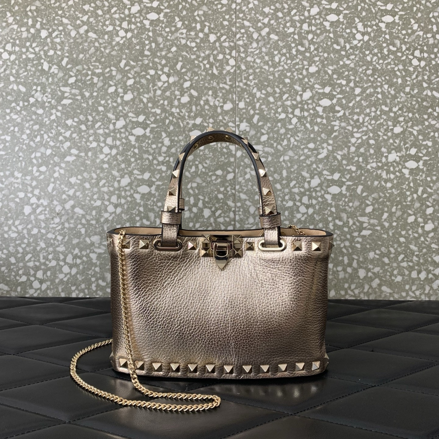 Va1e*ntin0 Mini Rockstud Shopping Bag 18.5x12.5x5.5cm