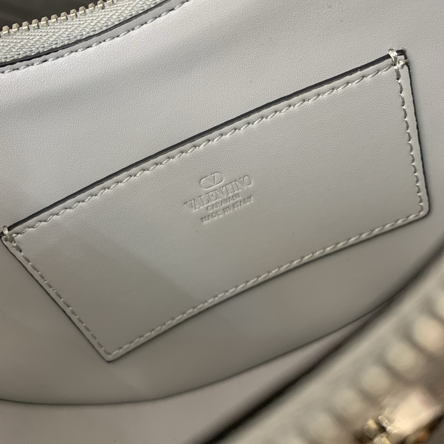 Va1e*ntin0 VLogo Signature Mini Hobo Bag 20x12x4cm