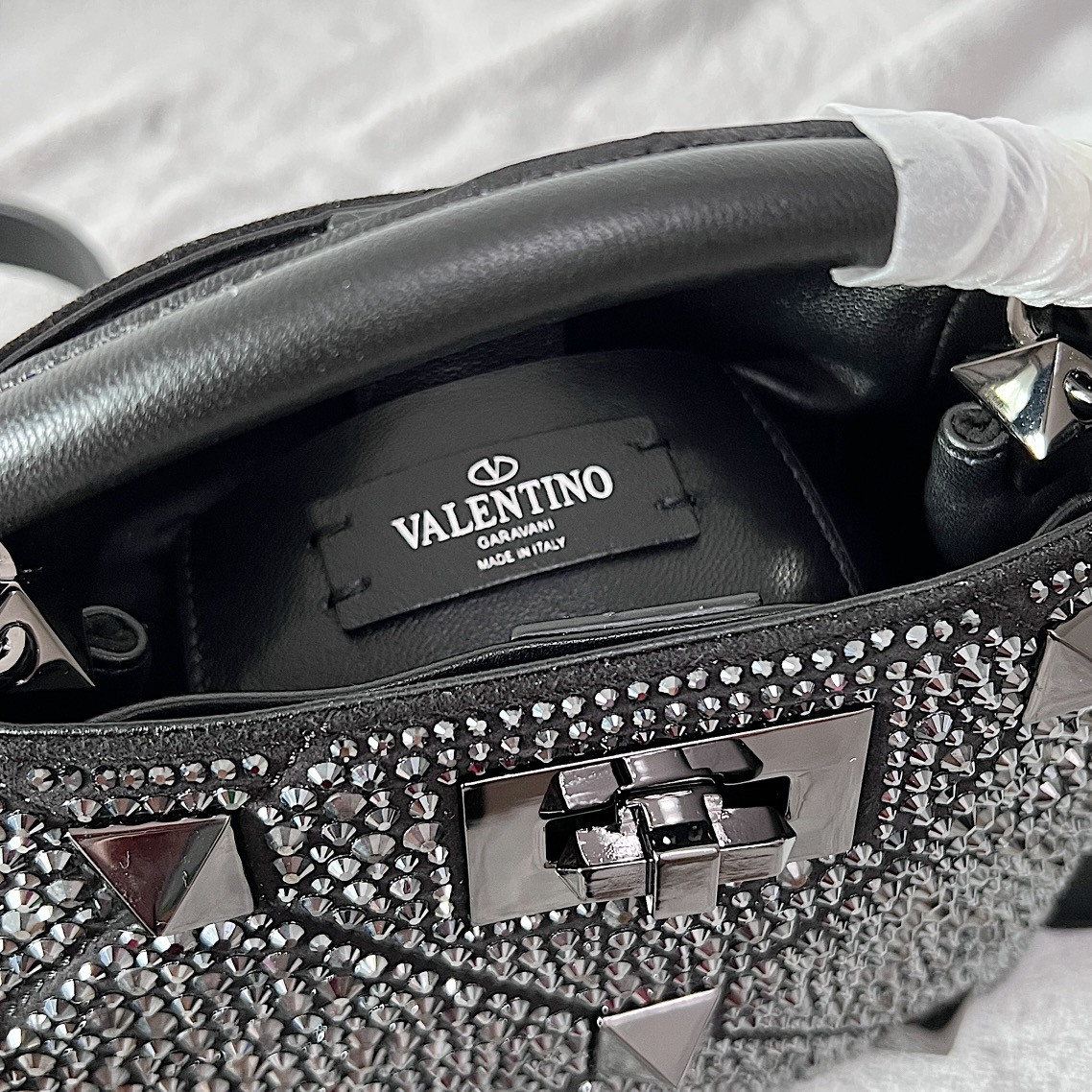 Va1e*ntin0 Garavani Roman Stud Bag 20x15x9cm