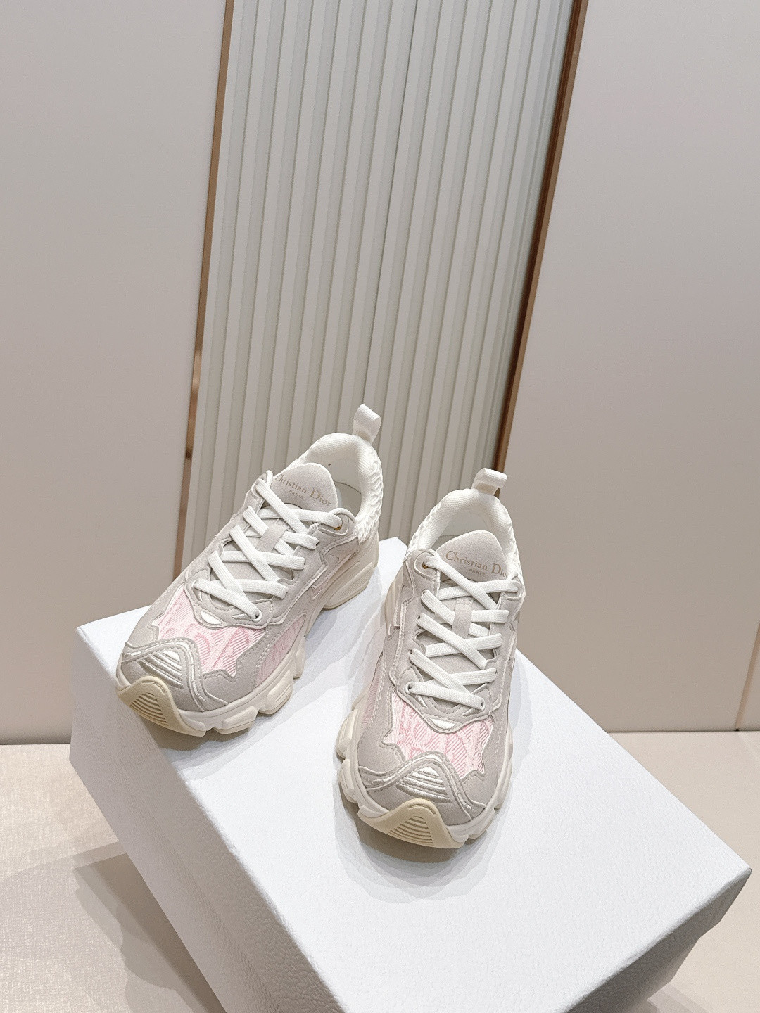 UA D10r Vibe Sneakers